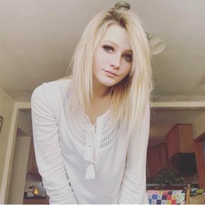 Meet your Posher, Elizabeth